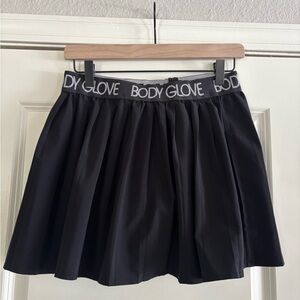 Body Glove Black Pleated Tennis/ Golf Skirt with shorts, Women’s size Medium